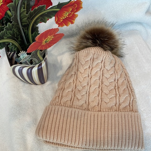 “All is Well” Cable Knit 🧶 Beige Beanie with faux fur puff on top NWOT - Picture 3 of 4